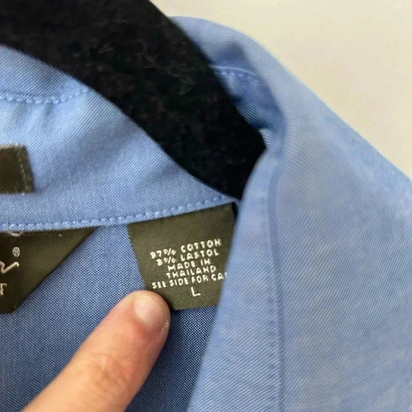 Eddie Bauer wrinkle resistant  blue top - Picture 3 of 14